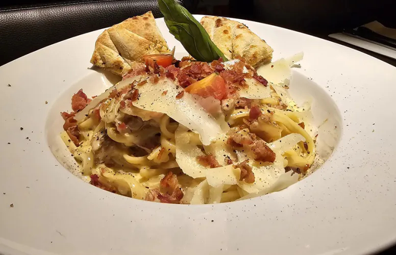 30. LINGUINE CARBONARA