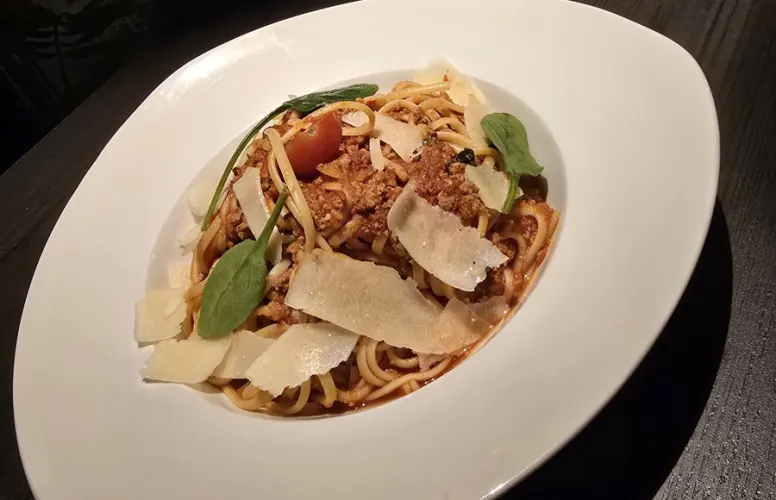 31. LINGUINE BOLOGNESE
