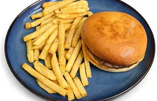 67. KIDDIE BURGER + POMMES