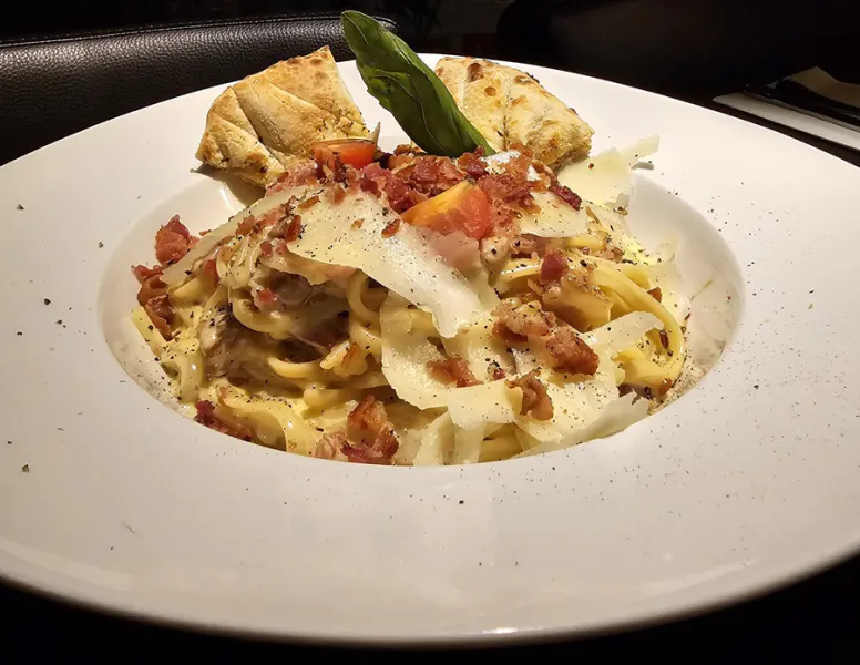 30. LINGUINE CARBONARA