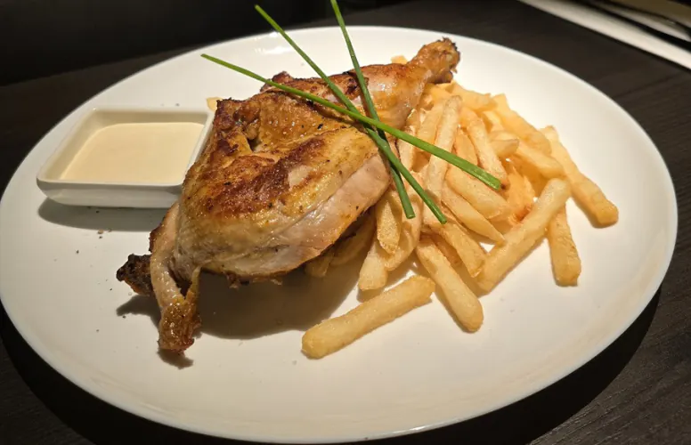 43. 1/2 KYLLING OG POMMES