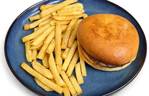 67. KIDDIE BURGER + POMMES